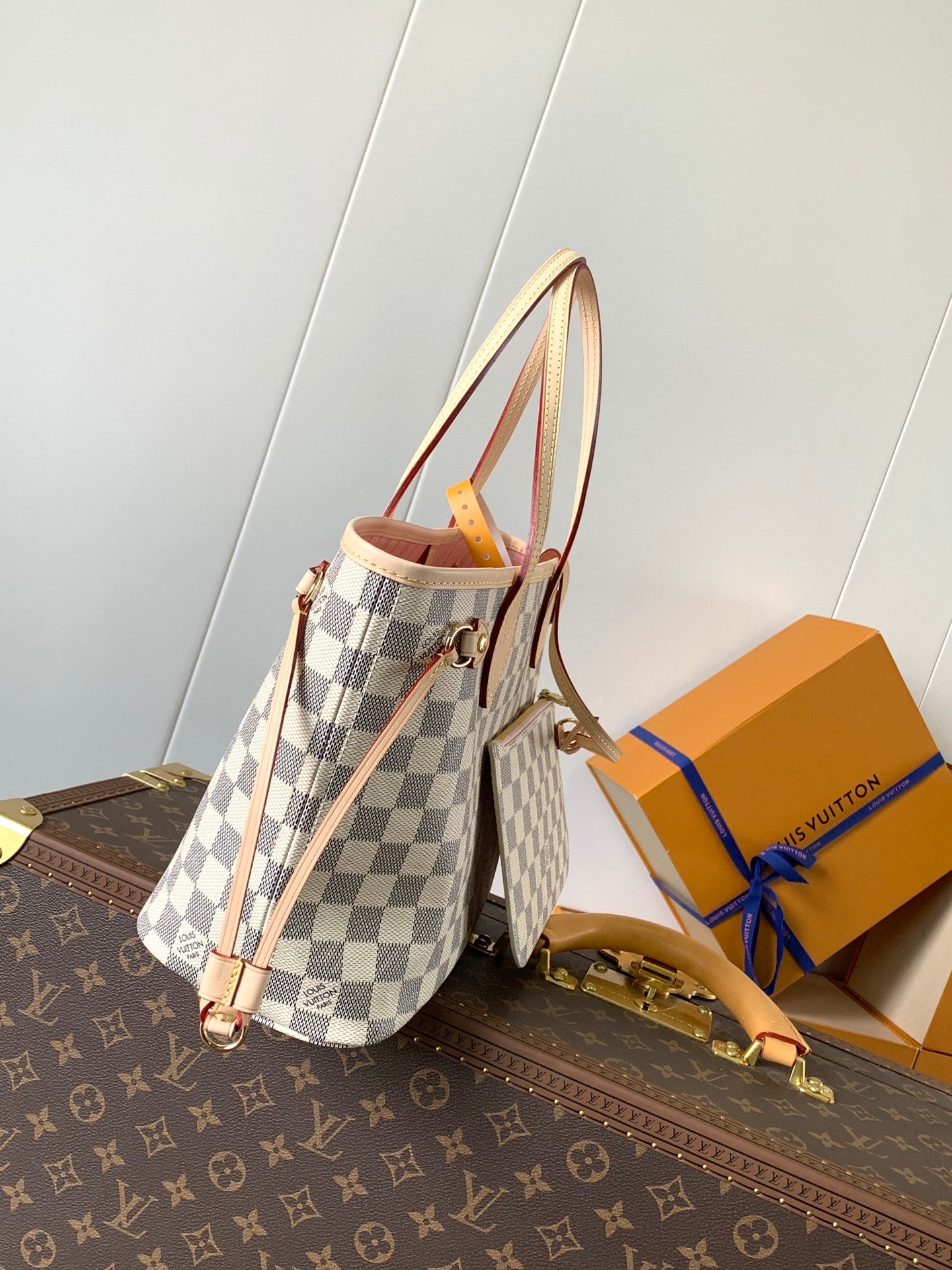 Neverfull Louie MM White & Pink