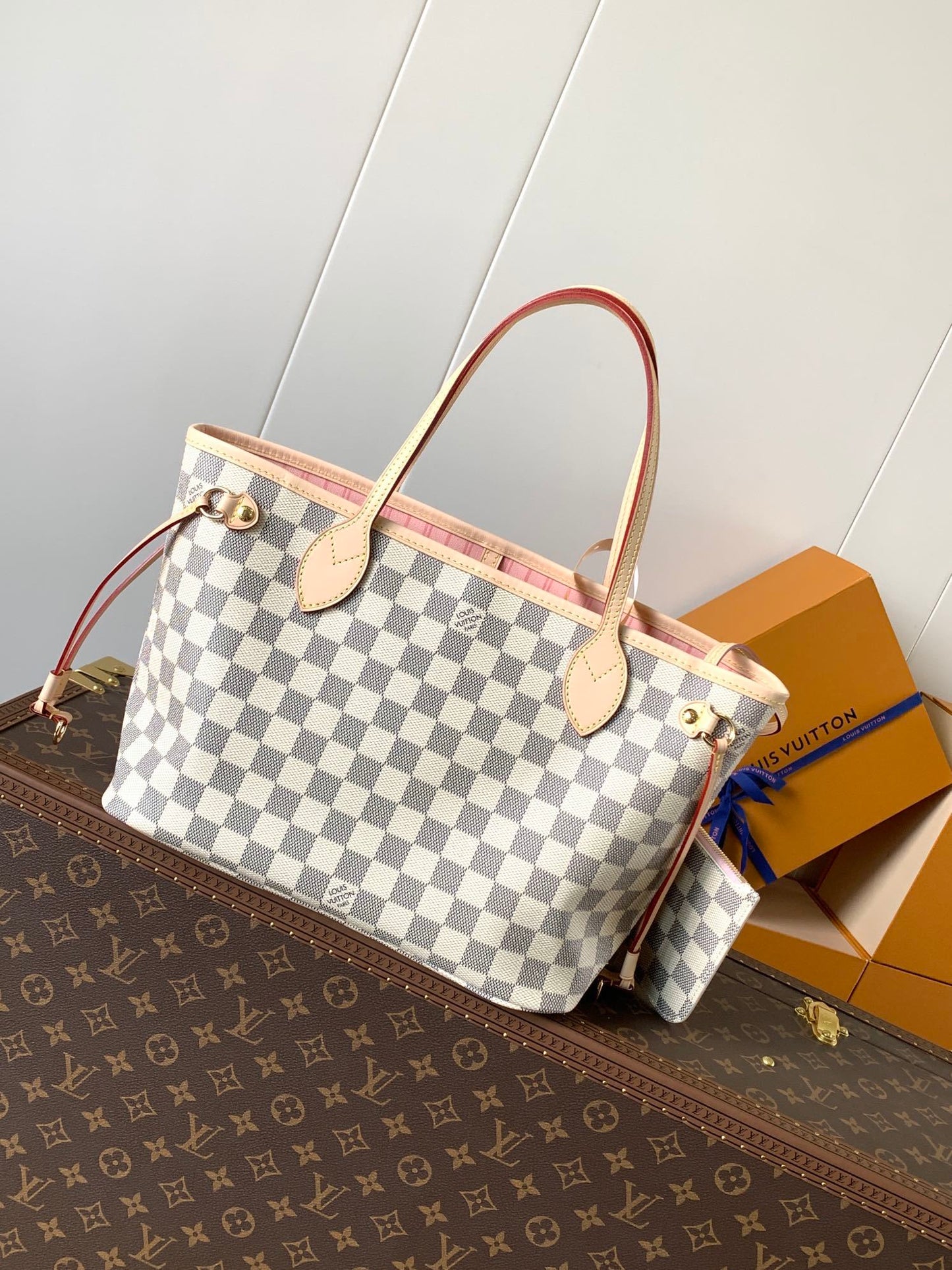 Neverfull Louie MM White & Pink