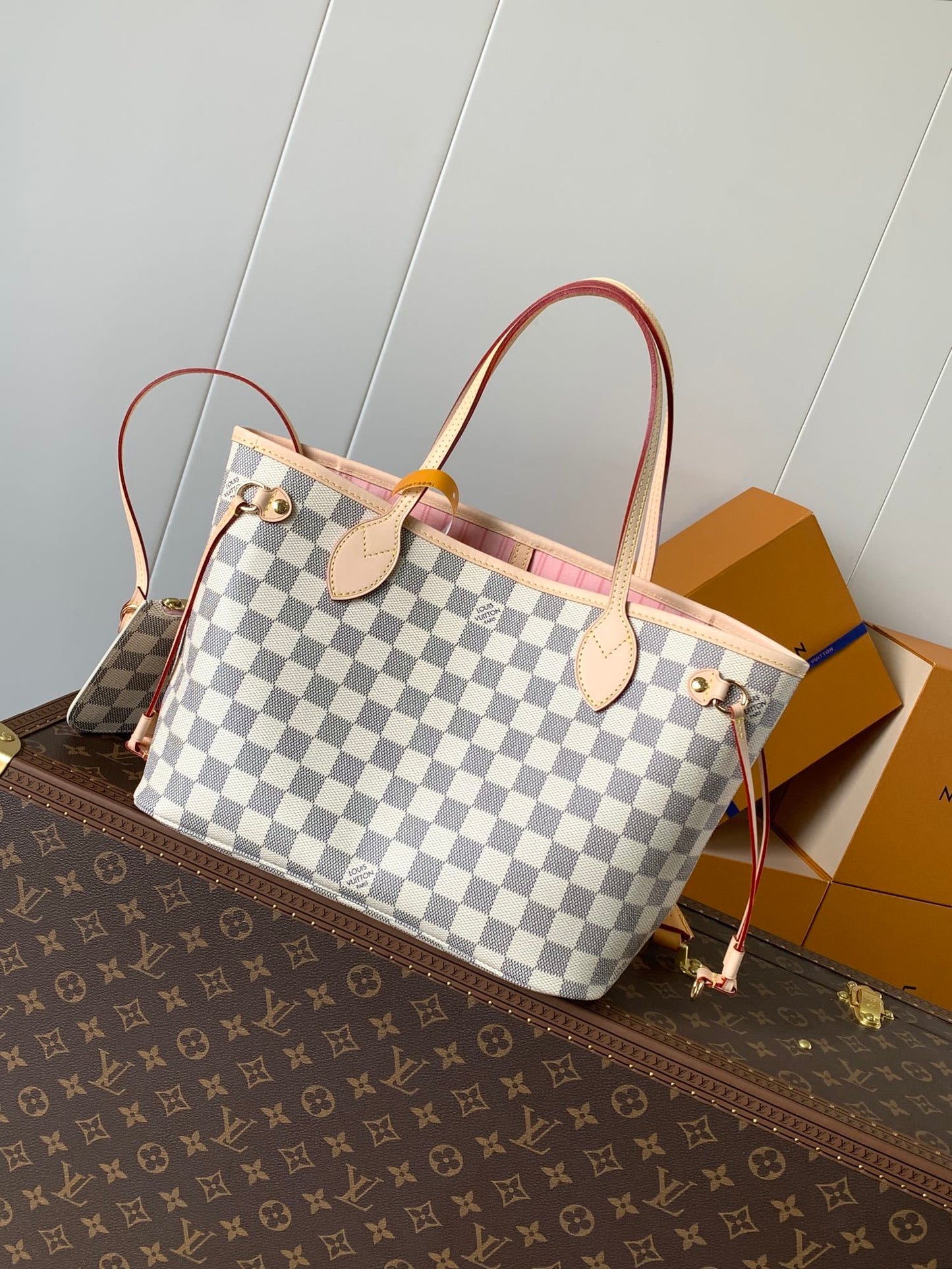 Neverfull Louie MM White & Pink