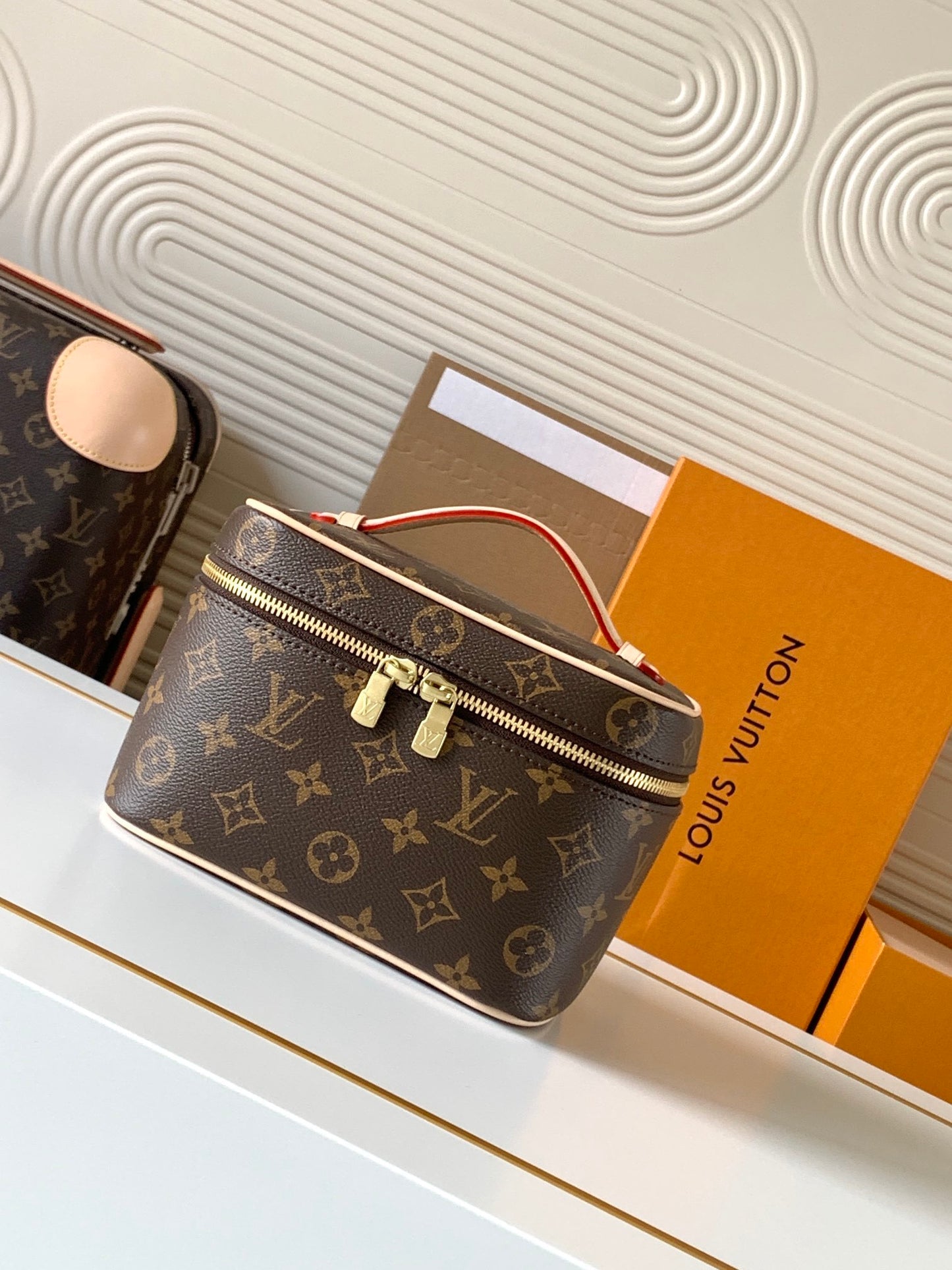 Louie Vanity Bag