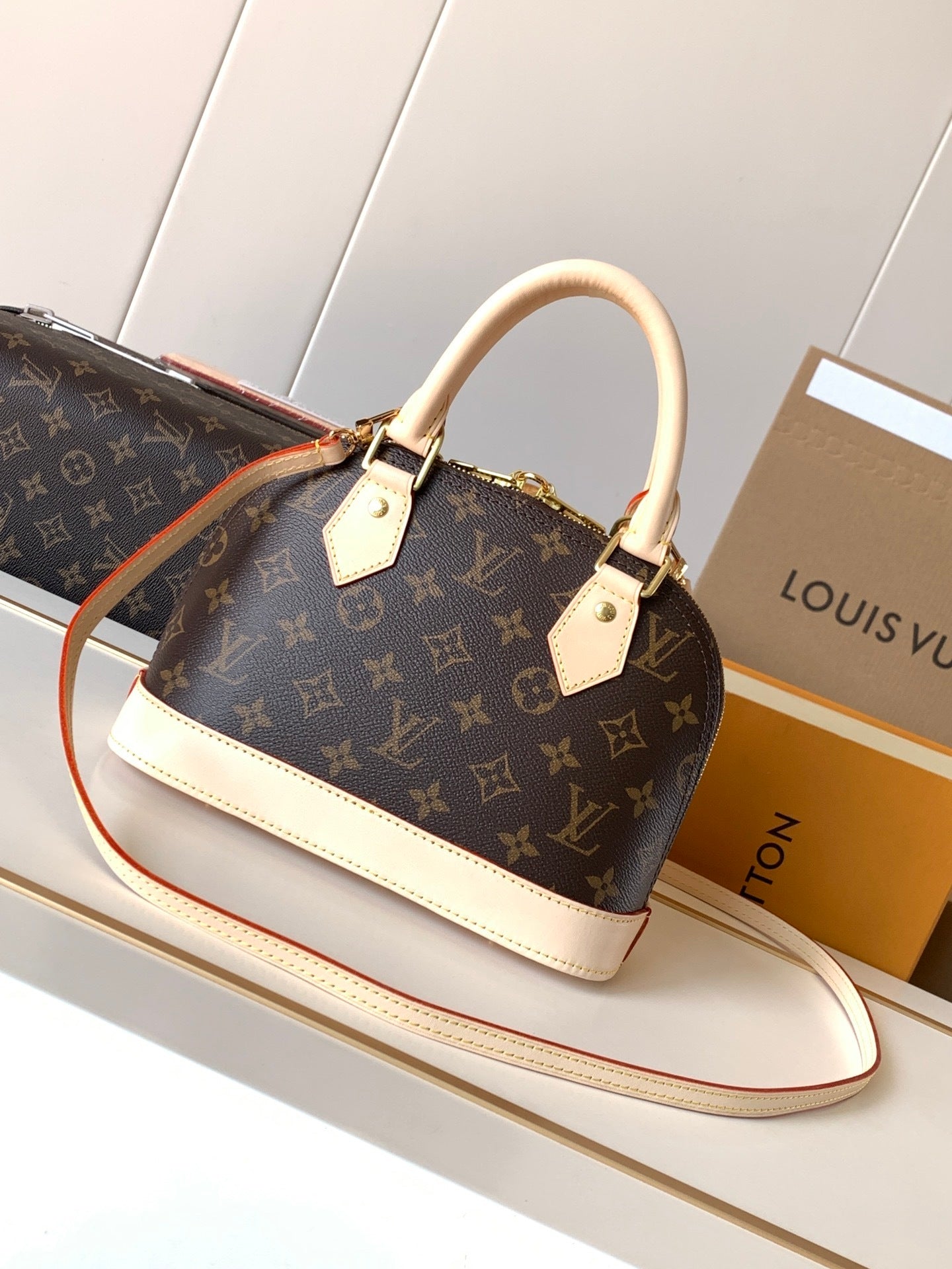 Louie Alma Bag